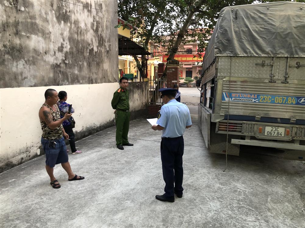 Hà Giang: Thu giữ gần 4 tấn hoa quả tươi nhập lậu